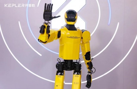 一場8小時直播,把人形機器人的“續(xù)航大戰(zhàn)”拉進了現(xiàn)實